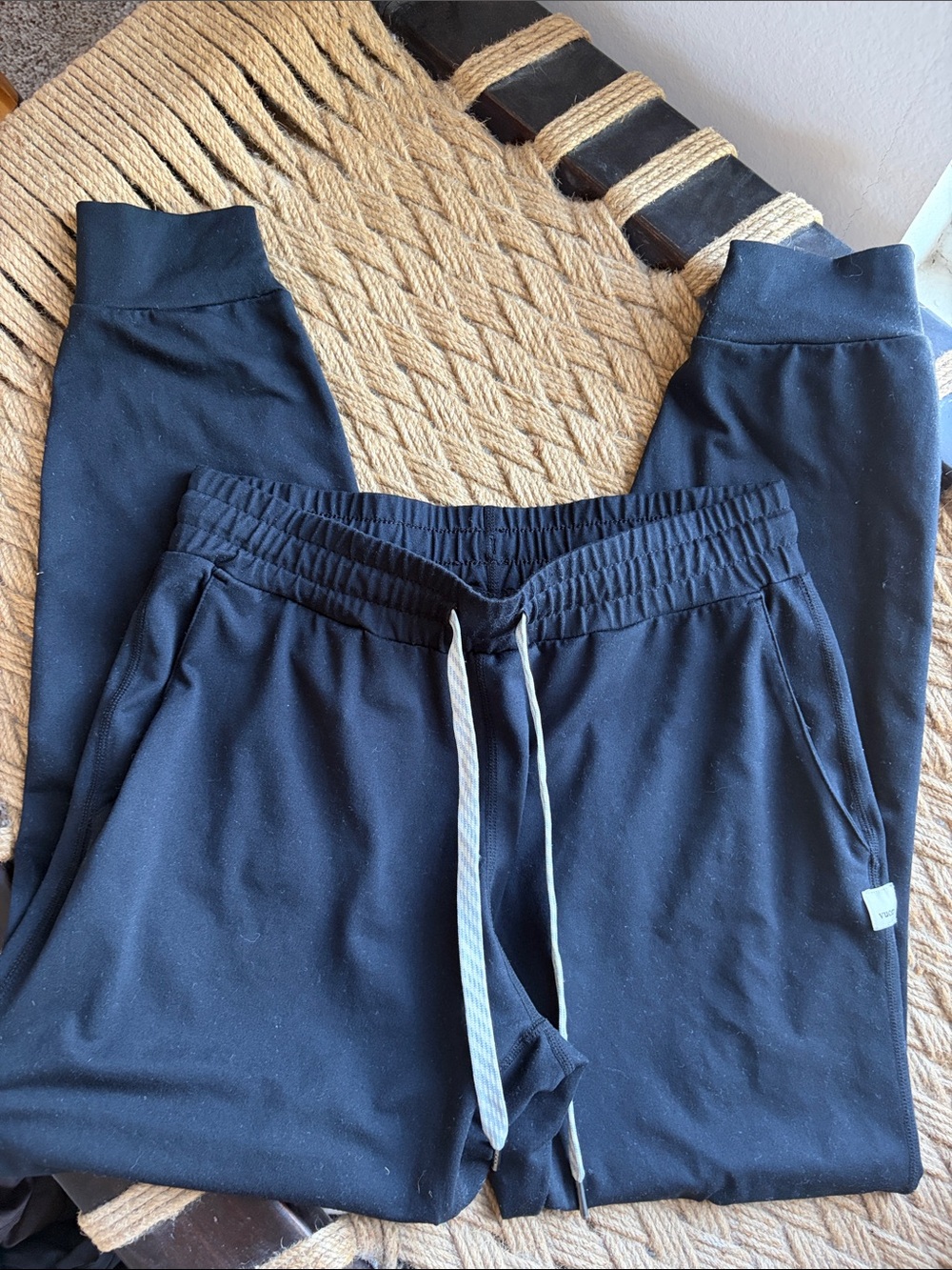 Vuori Women’s Black Drawstring Joggers